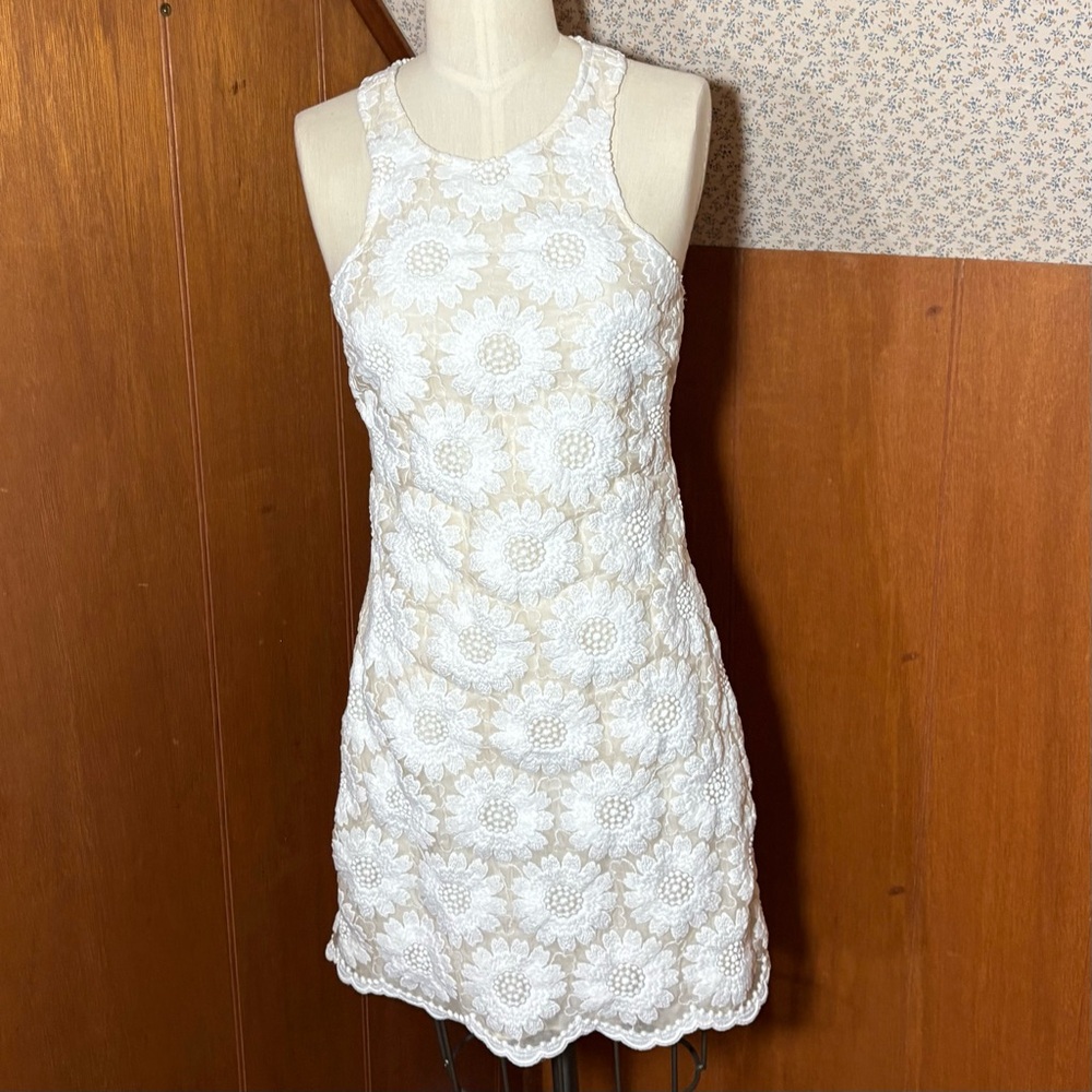 Calypso by Christiane Celle Sleeveless White Floral Lace Shift Dress Size 2